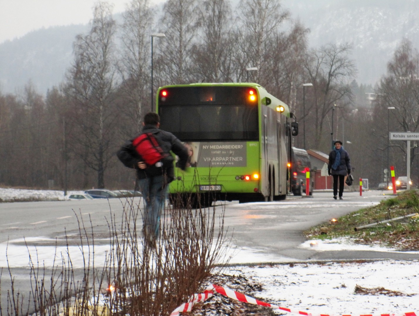 Lang ventetid på Kolsås om kvelden.