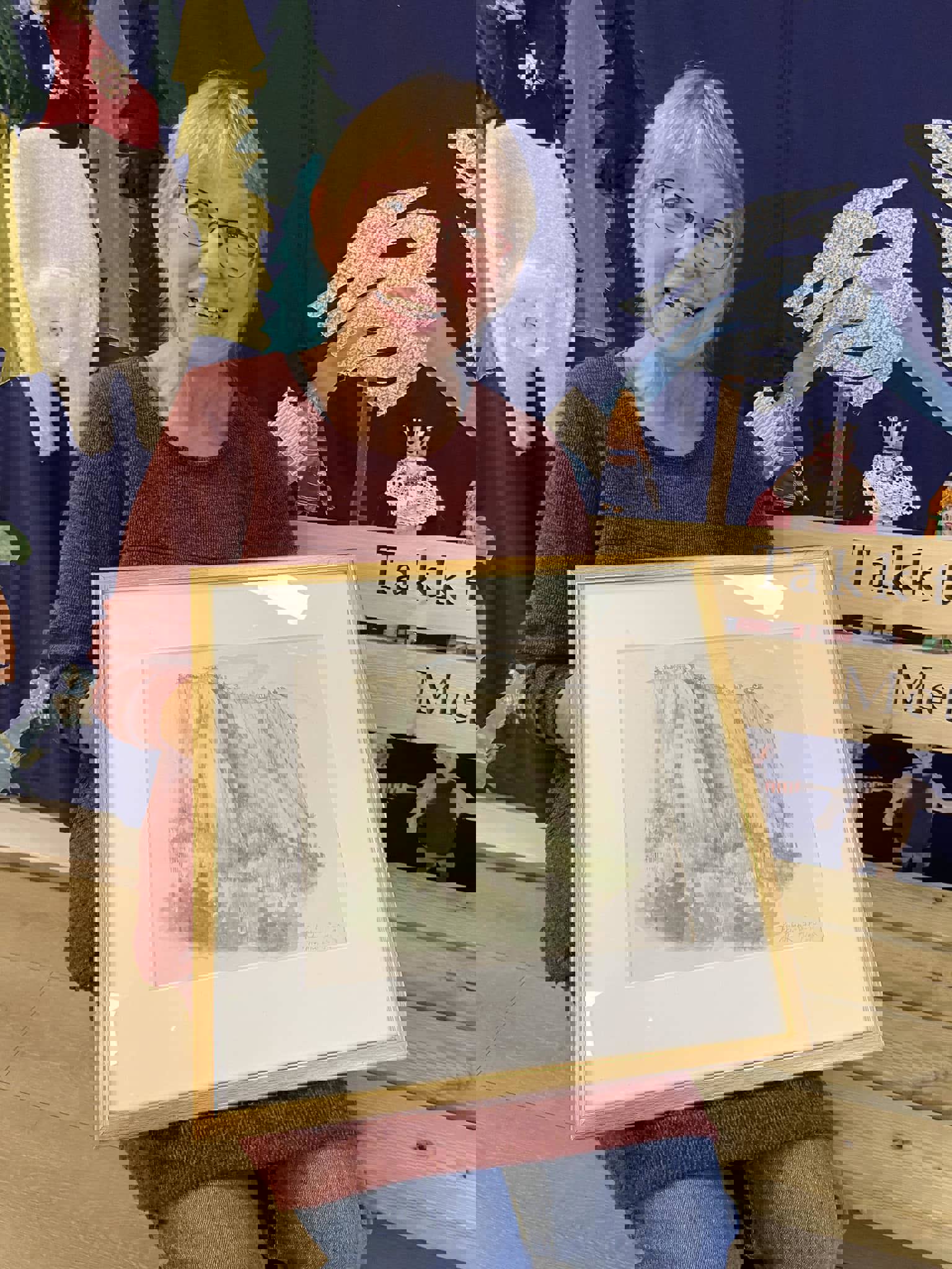 Hilde Torp på hedersbenken for familien Newth