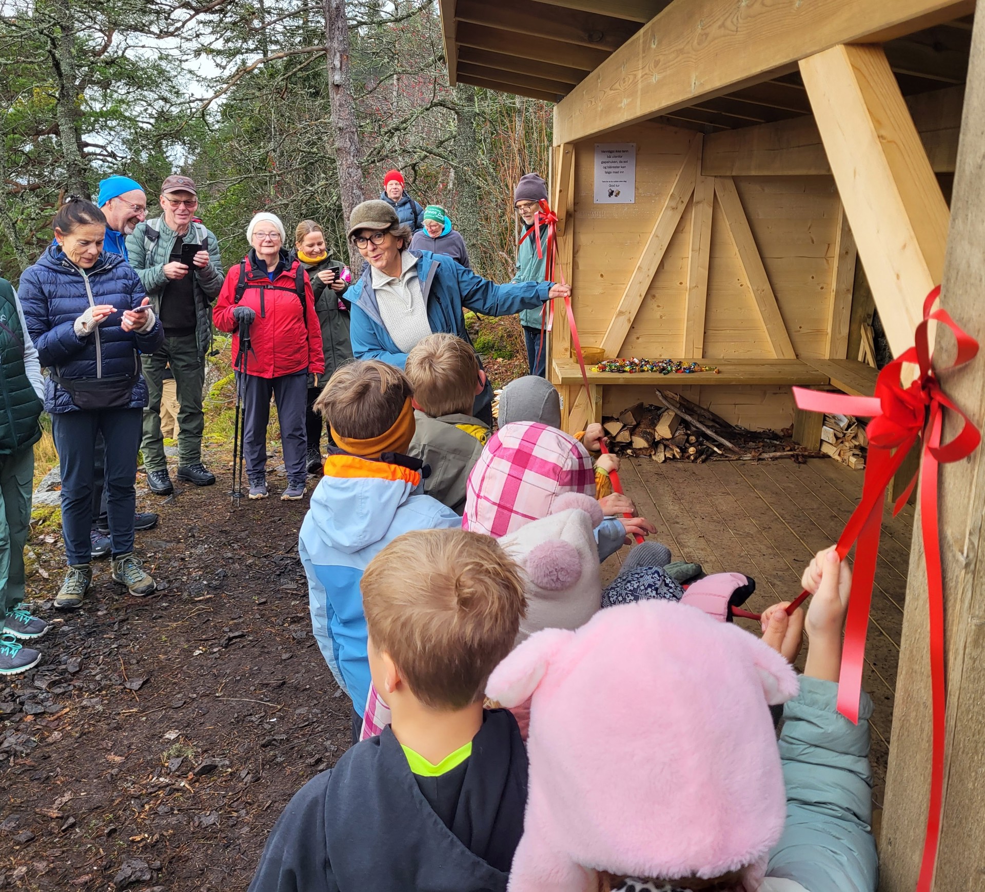 Vellykket åpning av den nye gapahuken. 
